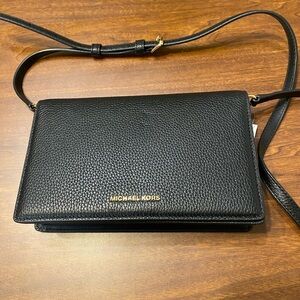 MICHAEL Michael Kors
Jet Set Medium Flap Crossbody